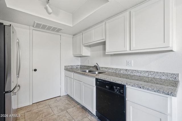 4014 S 44th Way, Phoenix, AZ 85040
