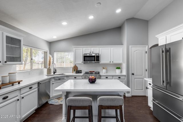 7276 W ORAIBI Drive, Glendale, AZ 85308