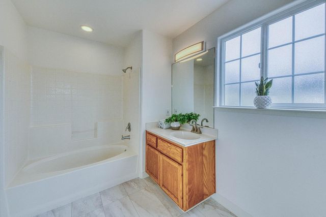 172 Paddon Place, Marina, CA 93933