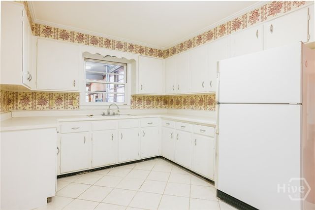 112 E Derenne Avenue, Savannah, GA 31405