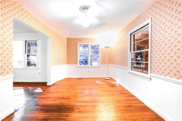 112 E Derenne Avenue, Savannah, GA 31405