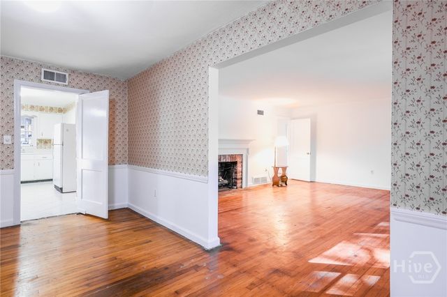 112 E Derenne Avenue, Savannah, GA 31405