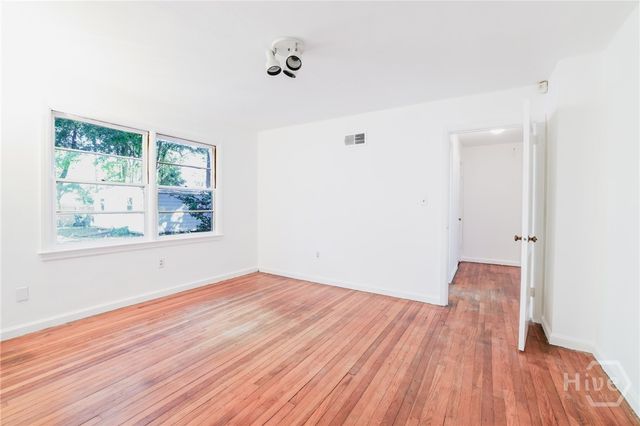 112 E Derenne Avenue, Savannah, GA 31405