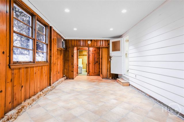 112 E Derenne Avenue, Savannah, GA 31405