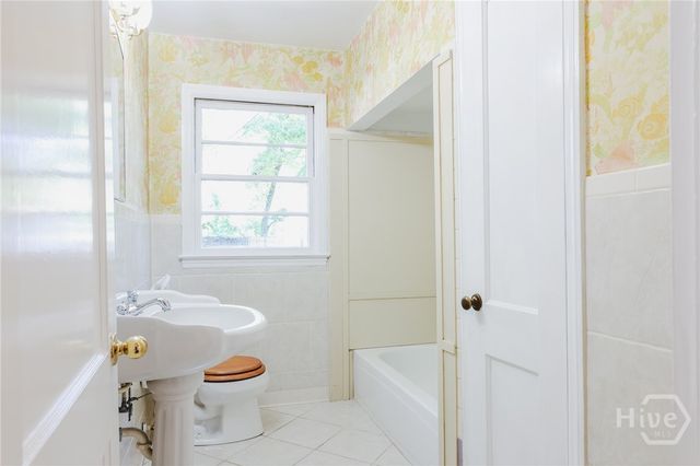 112 E Derenne Avenue, Savannah, GA 31405