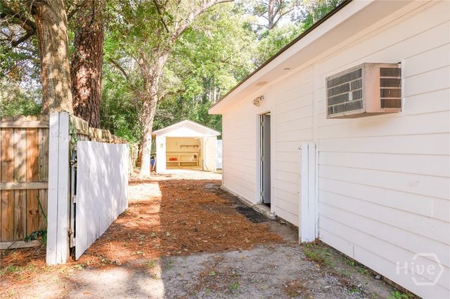 112 E Derenne Avenue, Savannah, GA 31405