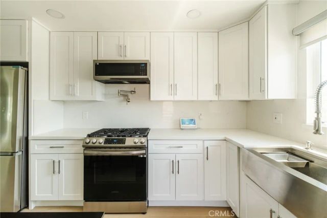 3023 Glendon, Los Angeles, CA 90034