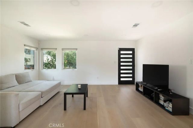 3023 Glendon, Los Angeles, CA 90034