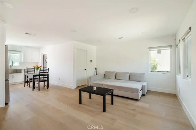 3023 Glendon, Los Angeles, CA 90034