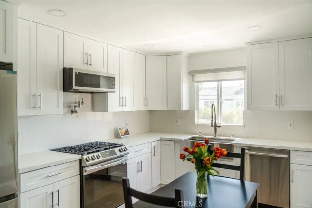 3023 Glendon, Los Angeles, CA 90034