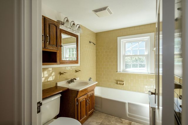 7 Pilgrim Rd, Reading, MA 01867