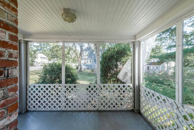 7 Pilgrim Rd, Reading, MA 01867