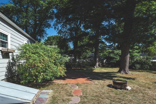 7 Pilgrim Rd, Reading, MA 01867