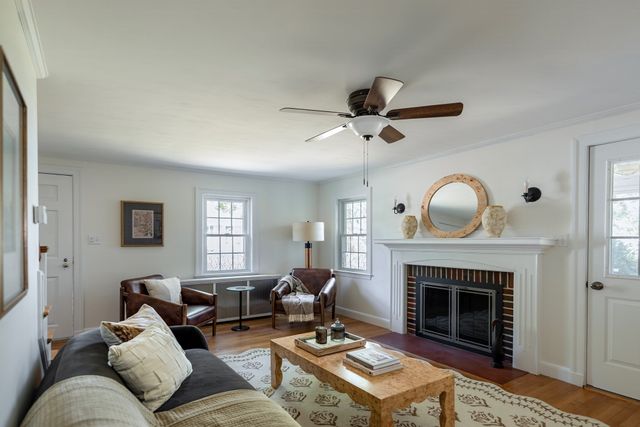 7 Pilgrim Rd, Reading, MA 01867