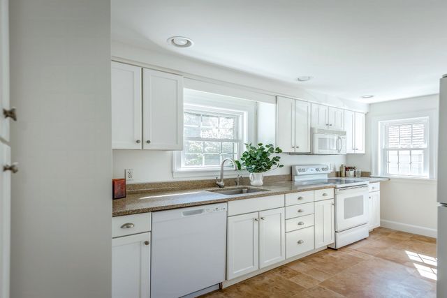7 Pilgrim Rd, Reading, MA 01867