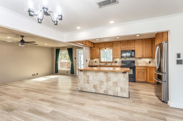 1206 N Morris Street, Gainesville, TX 76240
