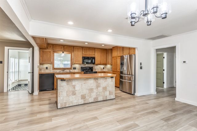 1206 N Morris Street, Gainesville, TX 76240