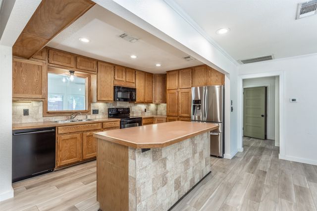 1206 N Morris Street, Gainesville, TX 76240