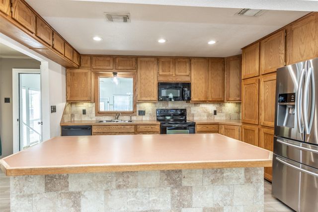 1206 N Morris Street, Gainesville, TX 76240