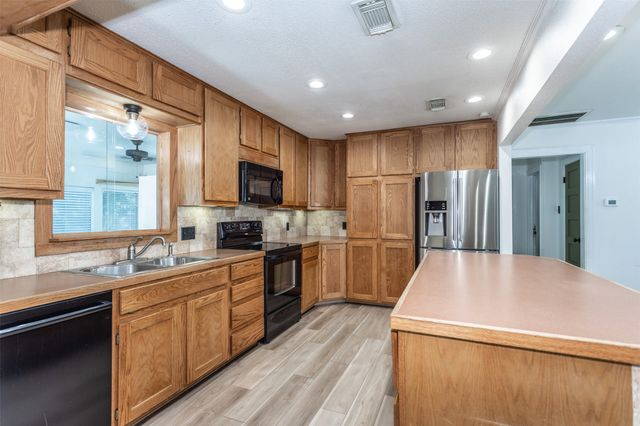 1206 N Morris Street, Gainesville, TX 76240