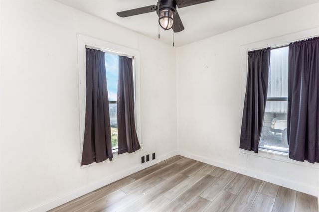 1206 N Morris Street, Gainesville, TX 76240