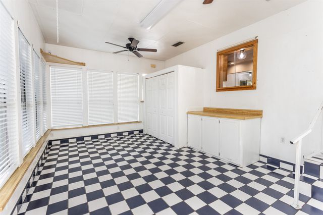 1206 N Morris Street, Gainesville, TX 76240