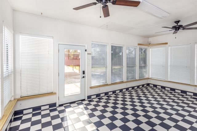 1206 N Morris Street, Gainesville, TX 76240