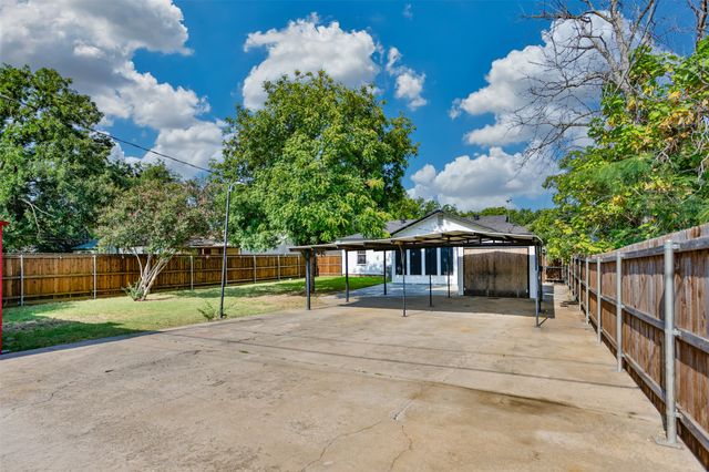 1206 N Morris Street, Gainesville, TX 76240