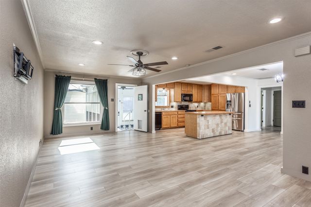 1206 N Morris Street, Gainesville, TX 76240
