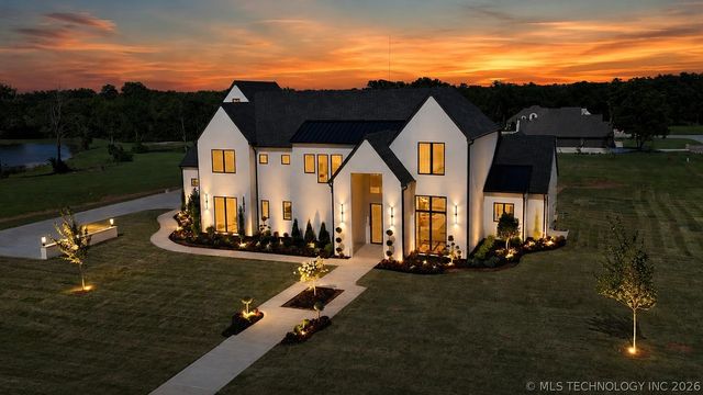 10989 S 218th East Avenue, Broken Arrow, OK 74014