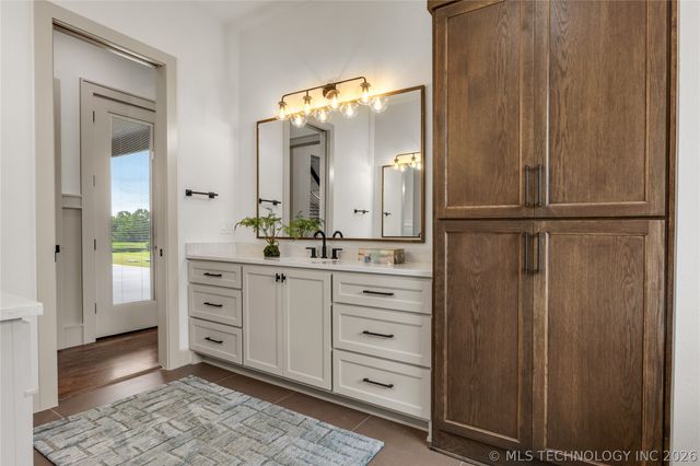 10989 S 218th East Avenue, Broken Arrow, OK 74014