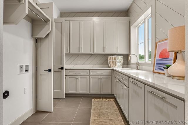 10989 S 218th East Avenue, Broken Arrow, OK 74014
