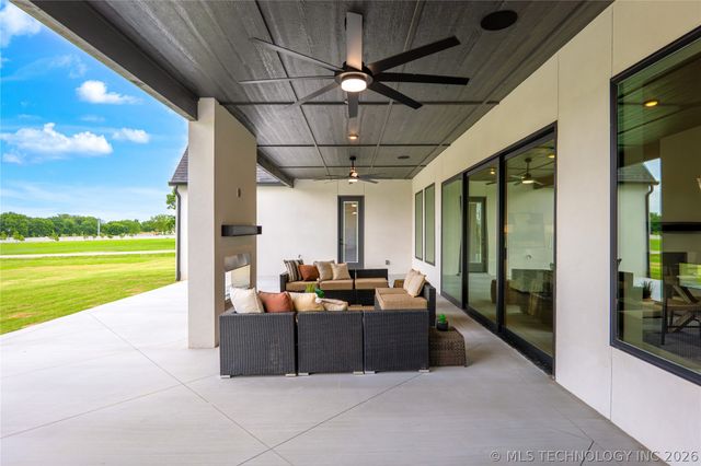 10989 S 218th East Avenue, Broken Arrow, OK 74014