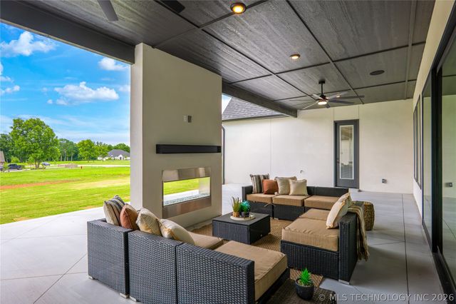 10989 S 218th East Avenue, Broken Arrow, OK 74014