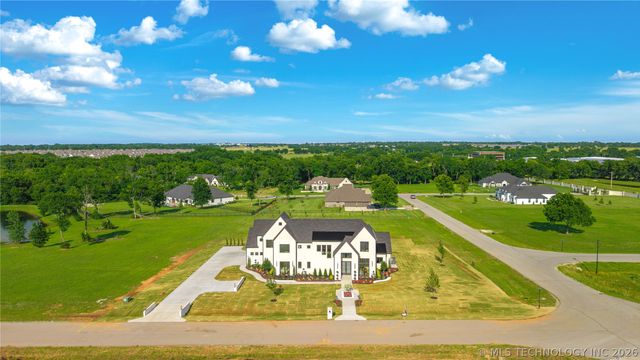 10989 S 218th East Avenue, Broken Arrow, OK 74014