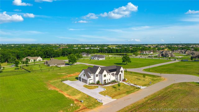 10989 S 218th East Avenue, Broken Arrow, OK 74014
