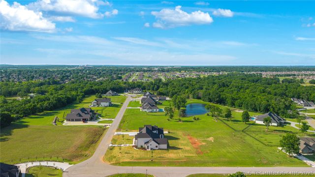 10989 S 218th East Avenue, Broken Arrow, OK 74014