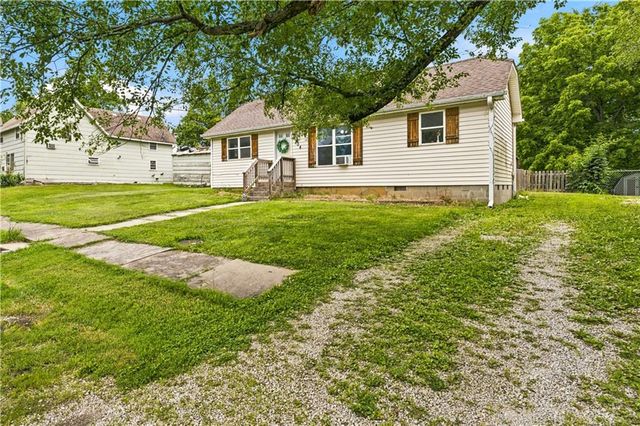104 W 4th Street, Freeman, MO 64746