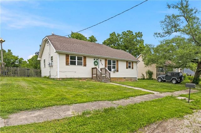 104 W 4th Street, Freeman, MO 64746
