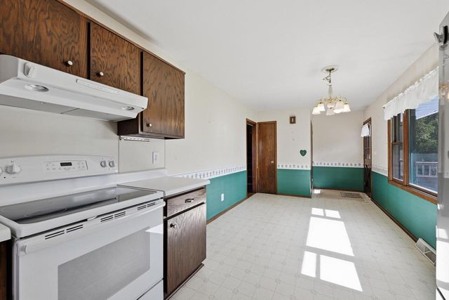 S77W25205 National AVENUE, Waukesha, WI 53189