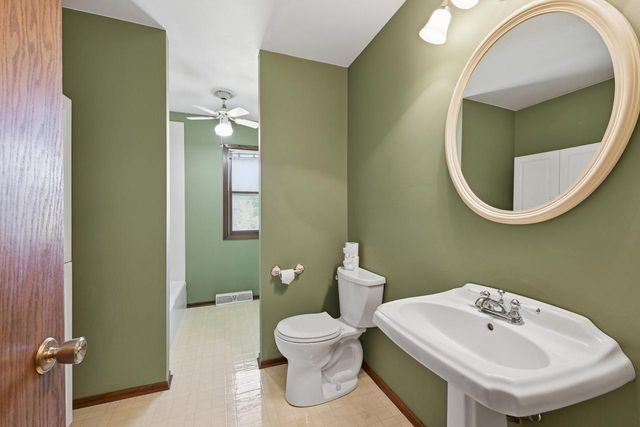 S77W25205 National AVENUE, Waukesha, WI 53189