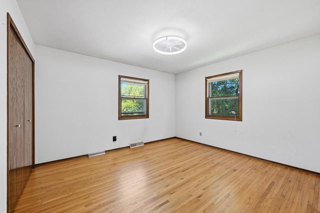 S77W25205 National AVENUE, Waukesha, WI 53189
