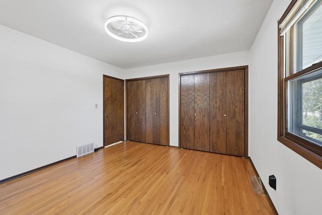 S77W25205 National AVENUE, Waukesha, WI 53189