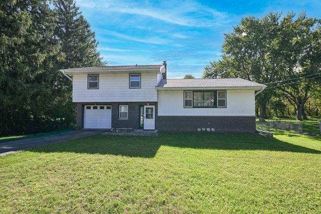 S77W25205 National AVENUE, Waukesha, WI 53189