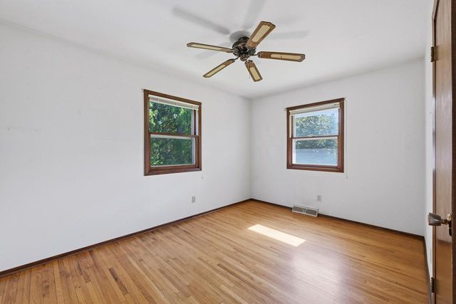 S77W25205 National AVENUE, Waukesha, WI 53189