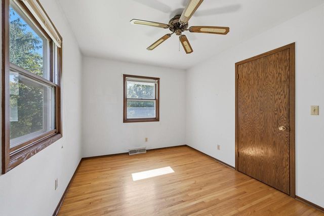 S77W25205 National AVENUE, Waukesha, WI 53189