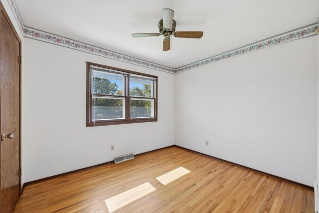 S77W25205 National AVENUE, Waukesha, WI 53189