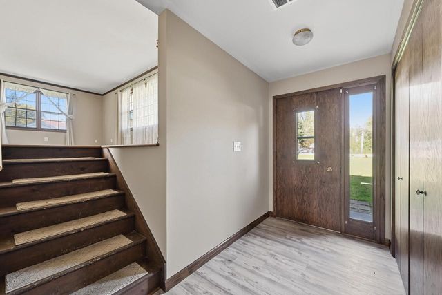 S77W25205 National AVENUE, Waukesha, WI 53189