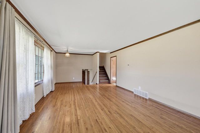 S77W25205 National AVENUE, Waukesha, WI 53189