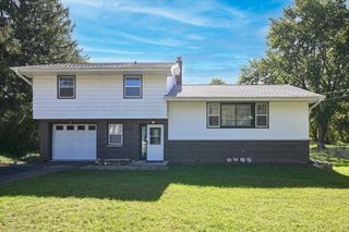 S77W25205 National AVENUE, Waukesha, WI 53189